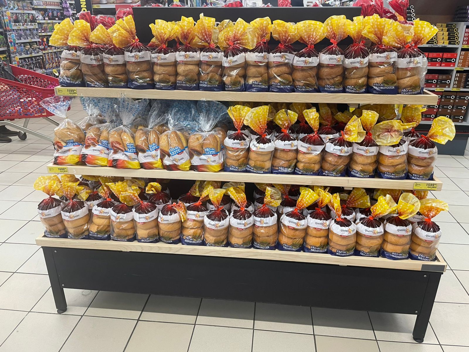 Expositor Quente e Bom num supermercado angolano
